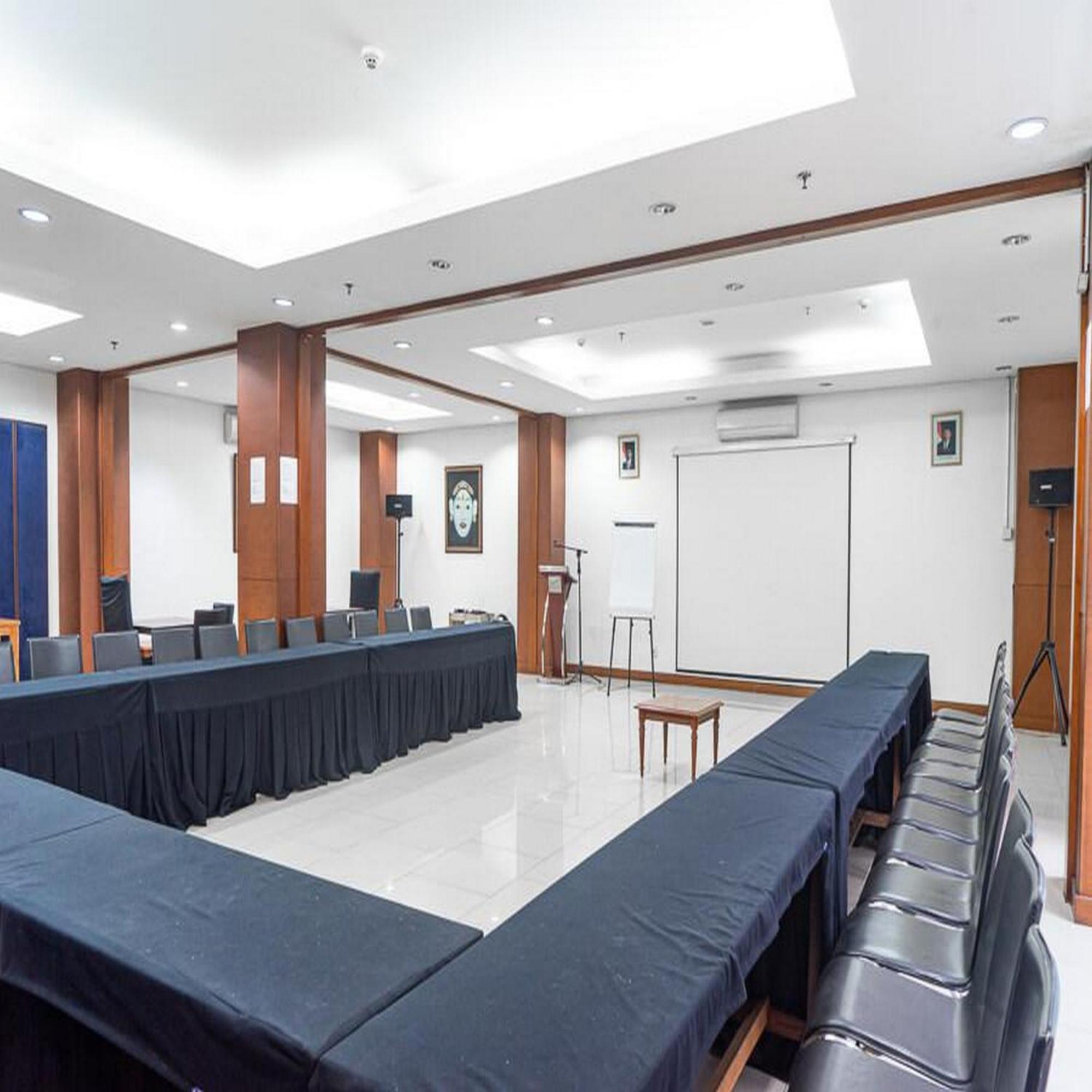 Hotel Reddoorz At Blue Pacific Blok M Jakarta