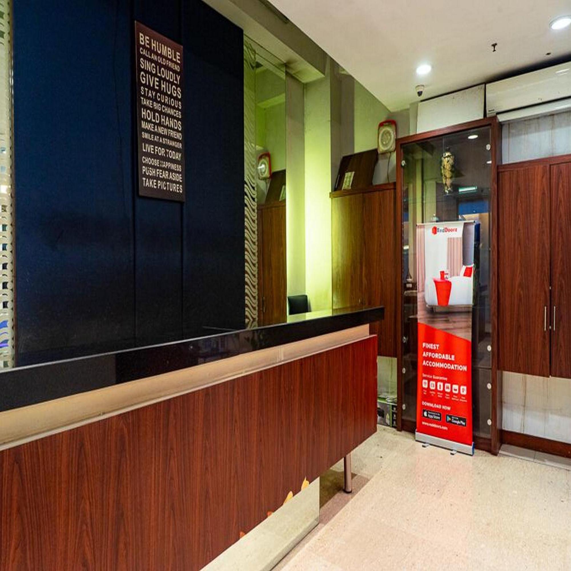 Reddoorz At Blue Pacific Blok M 2*