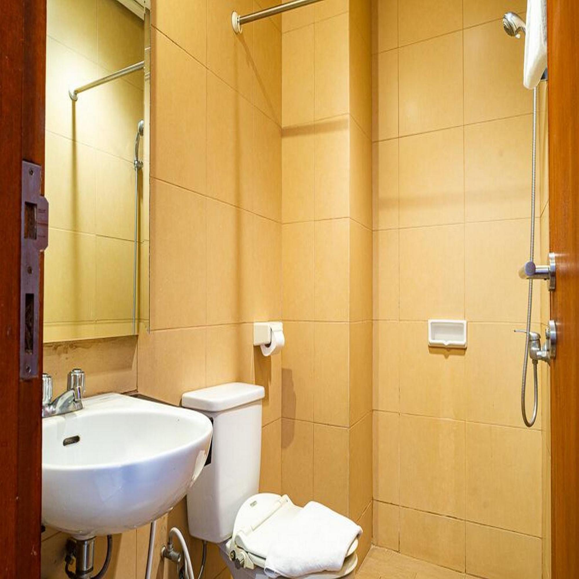 Reddoorz At Blue Pacific Blok M 2*
